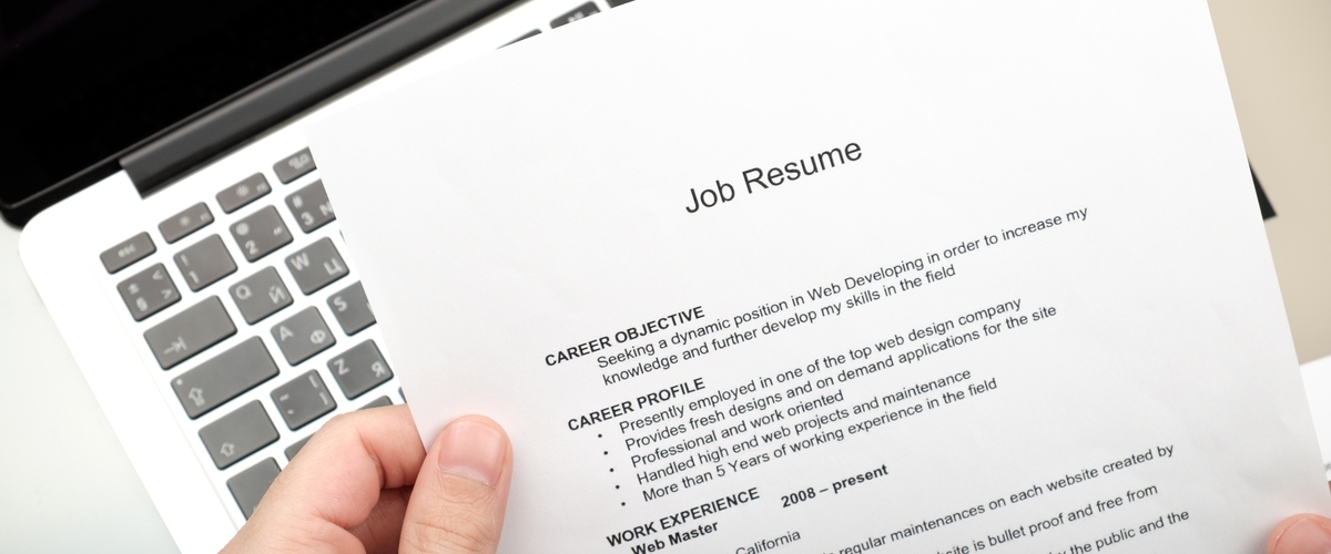 What's the Difference Between Your Resume and Your LinkedIn Profile?