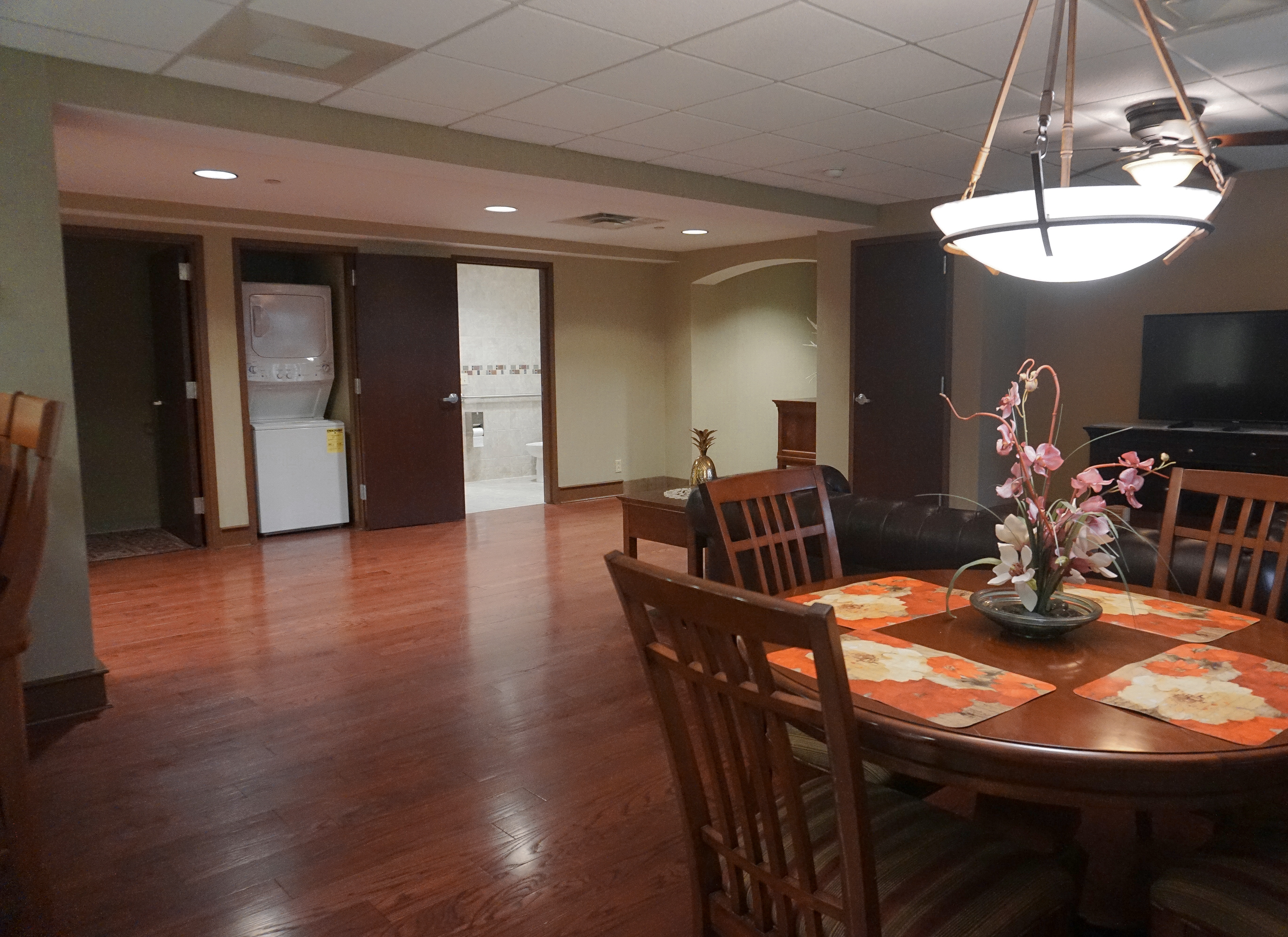 VIP SUITE_DINING TABLE.jpg